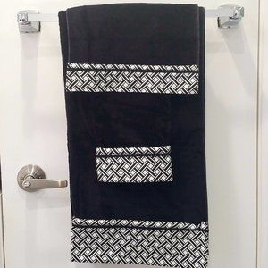 NWT Plush Black Bath Towel Set